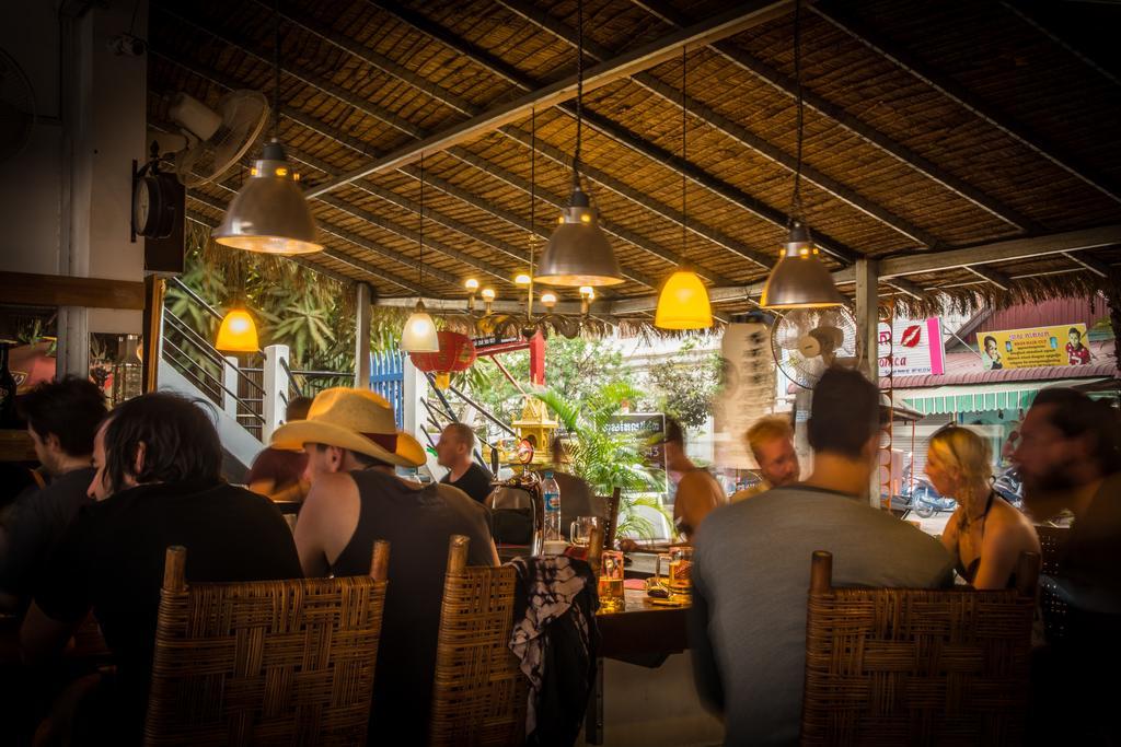 The Living Quarters Hostel 543 Siem Reap Exteriör bild