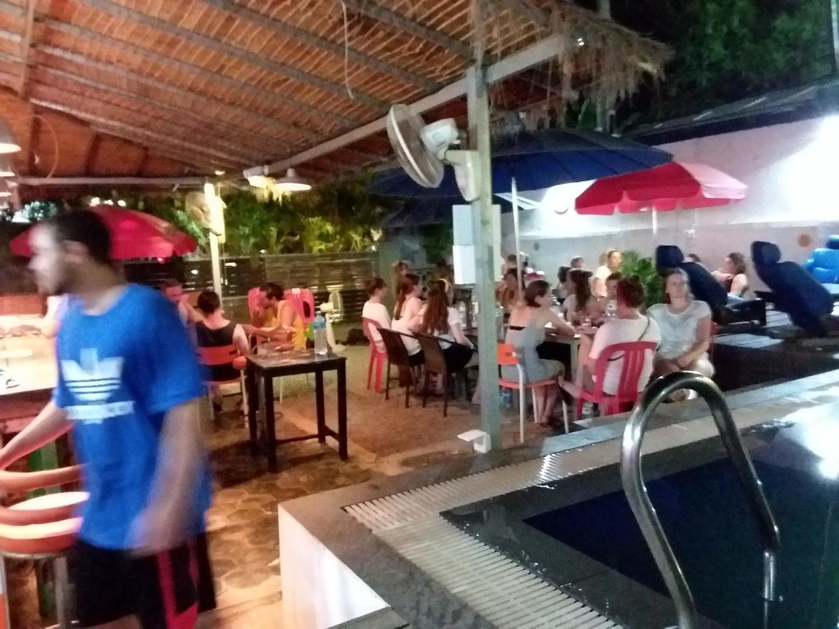 The Living Quarters Hostel 543 Siem Reap Exteriör bild