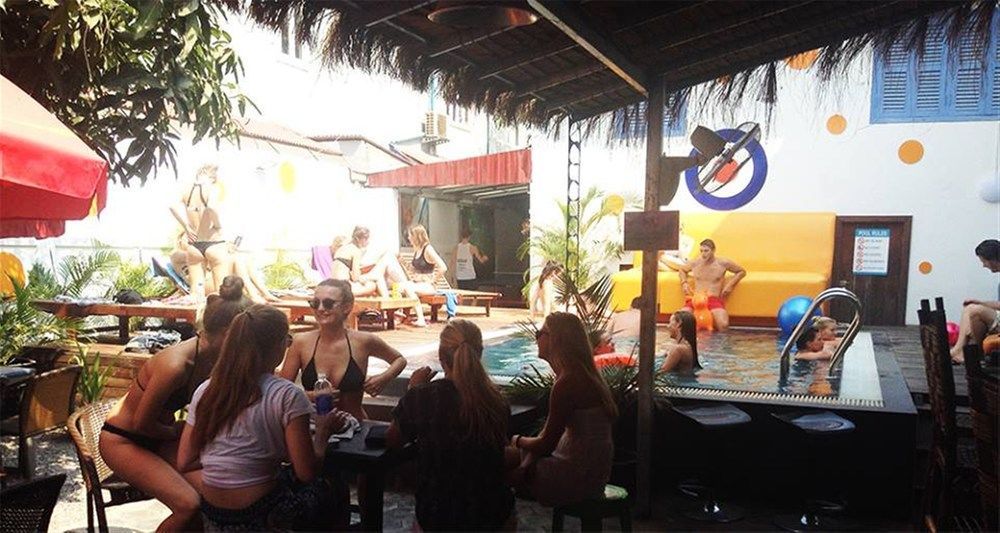 The Living Quarters Hostel 543 Siem Reap Exteriör bild